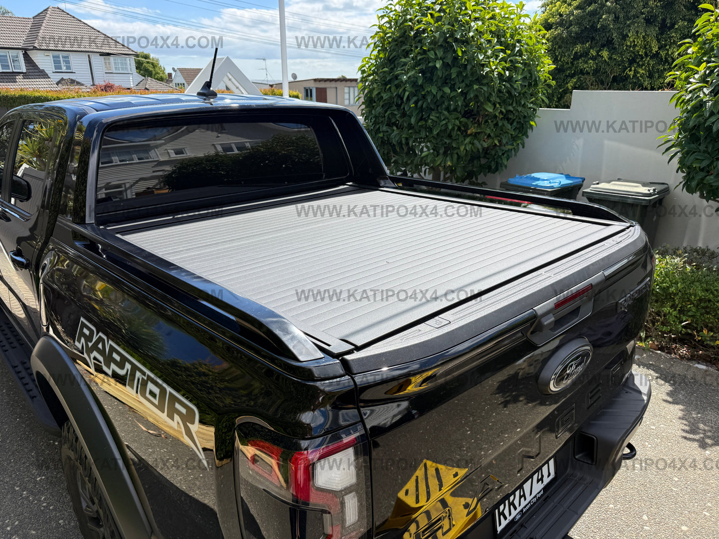 2022+ ( BLACK ROLLER LID & SAILPLANE  )  NEXT-GEN FORD RANGER & RAPTOR ELECTRIC ROLLER LID SPORTS BAR. ( FREE FITTING OR SHIPPING )