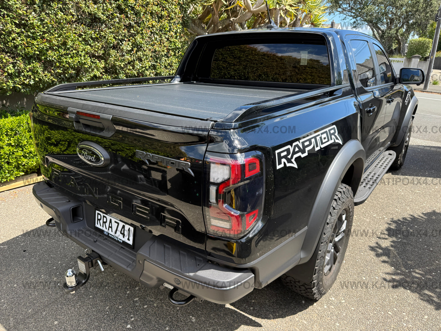 2022+ ( BLACK ROLLER LID & SAILPLANE  )  NEXT-GEN FORD RANGER & RAPTOR ELECTRIC ROLLER LID SPORTS BAR. ( FREE FITTING OR SHIPPING )