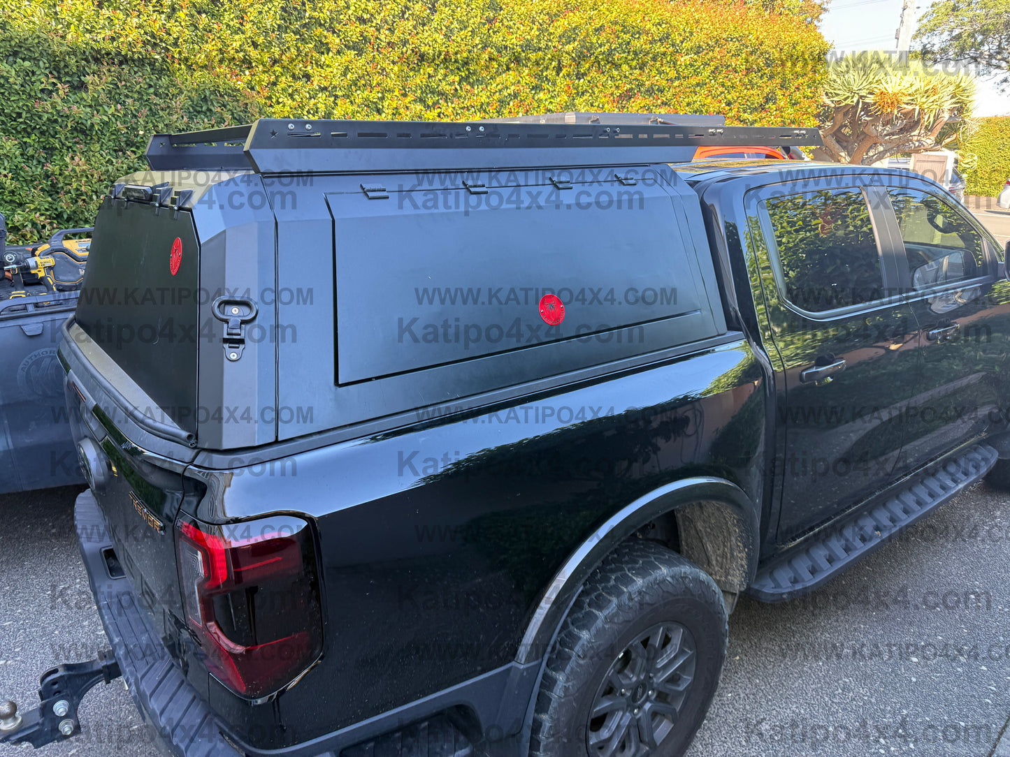 NEXT-GEN 2022+ FORD RANGER & RAPTOR  Tradesman’s Aluminium Canopy With Central locking & Roof Rack