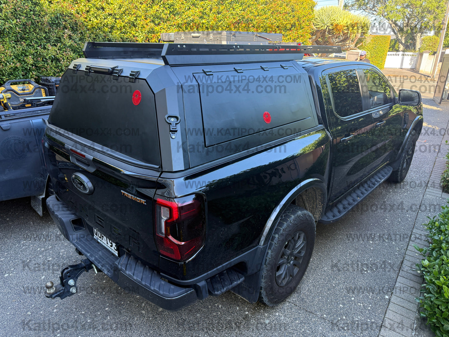 NEXT-GEN 2022+ FORD RANGER & RAPTOR  Tradesman’s Aluminium Canopy With Central locking & Roof Rack