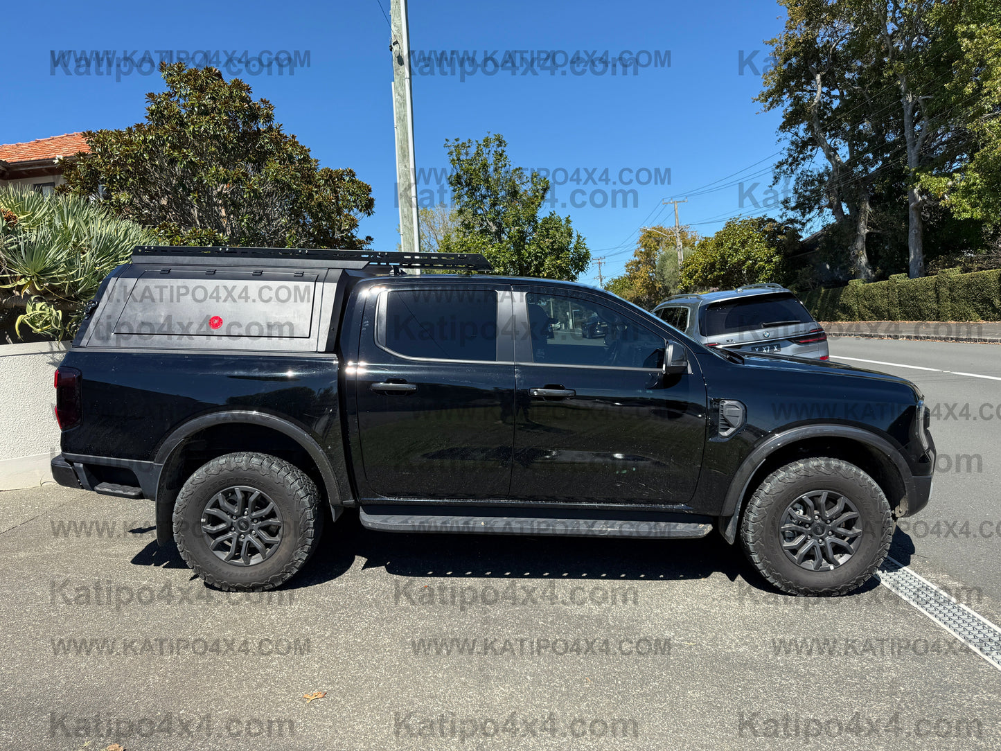 NEXT-GEN 2022+ FORD RANGER & RAPTOR  Tradesman’s Aluminium Canopy With Central locking & Roof Rack