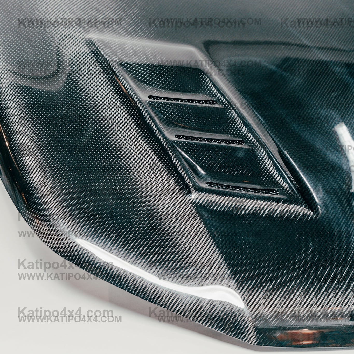 N80 TOYOTA HILUX  CARBON BONNET, TYPE  V-SHAPE (2015-2022)