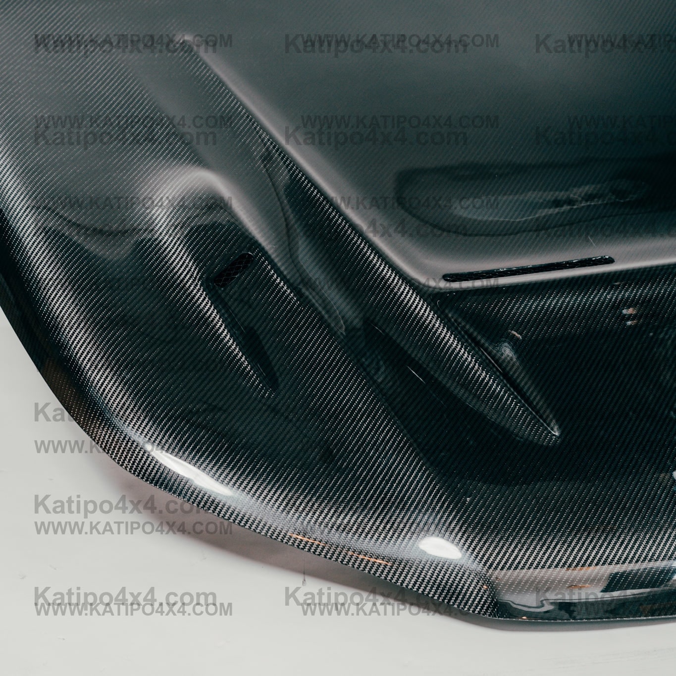 N80 TOYOTA HILUX  CARBON BONNET, TYPE - BATMASN BASIC (2015-2022)