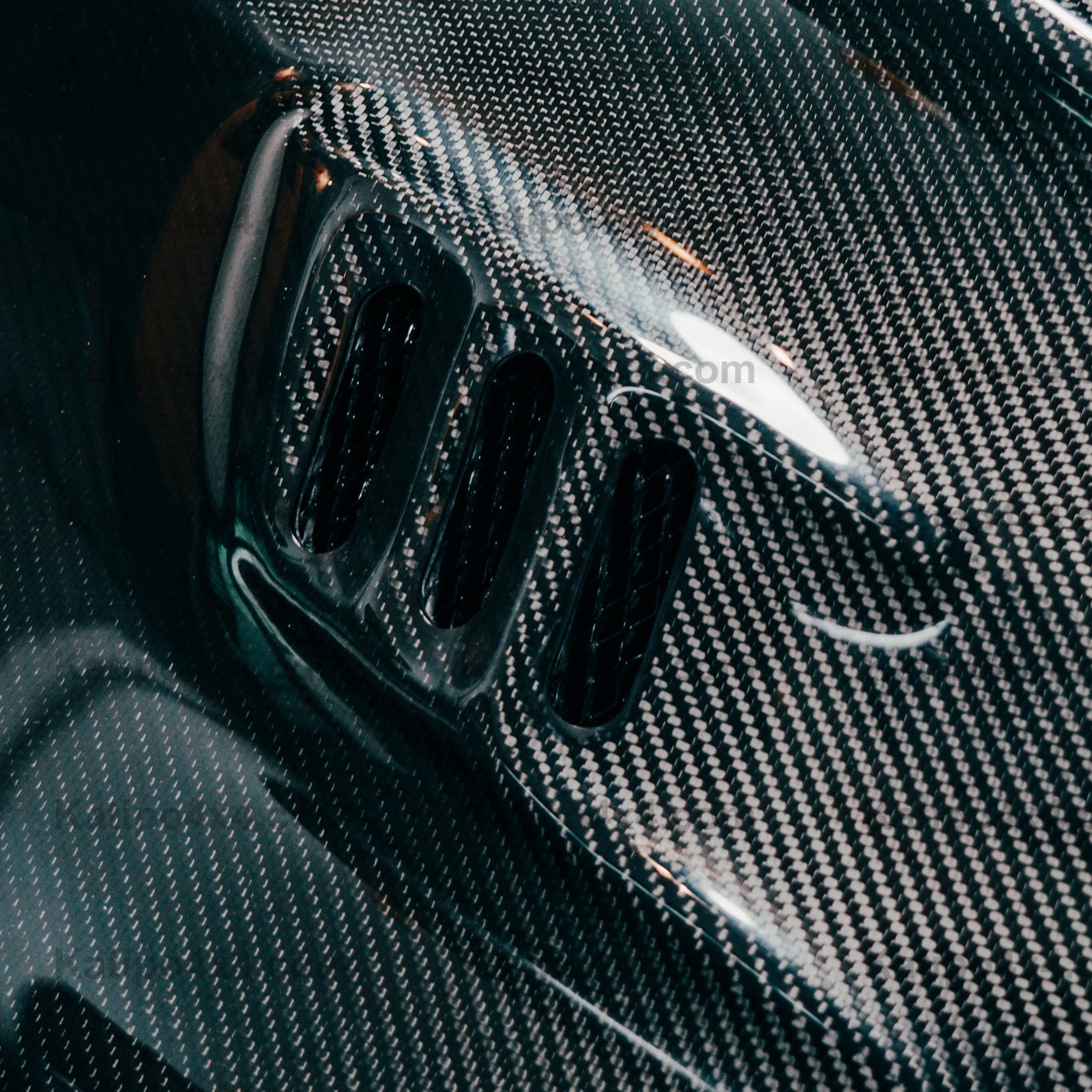 N80 TOYOTA HILUX  CARBON BONNET, TYPE - BATMAN GT (2015-2022)