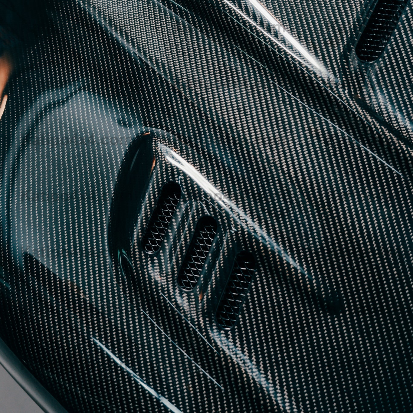 N80 TOYOTA HILUX  CARBON BONNET, MOD -X (2015-2022)