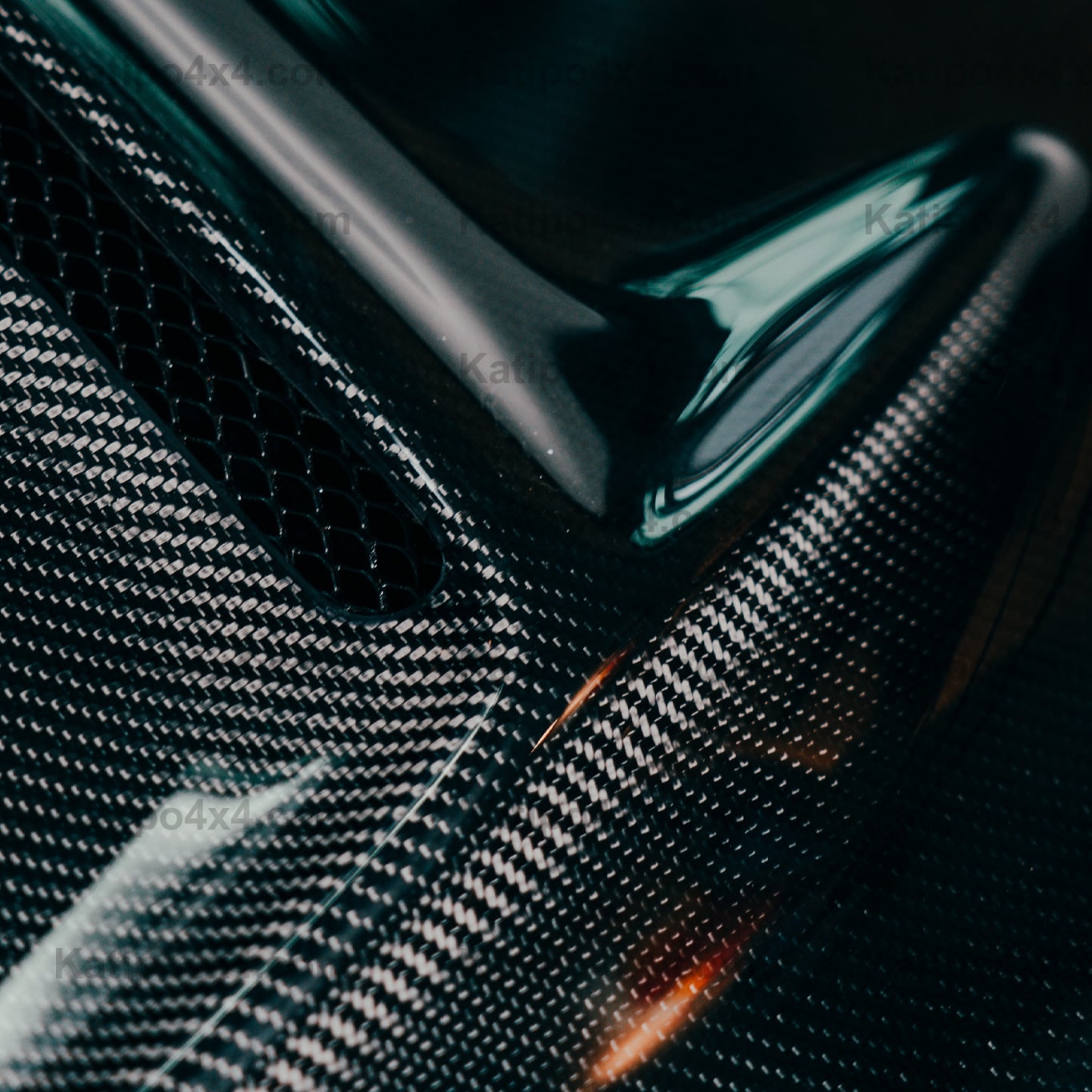 N80 TOYOTA HILUX  CARBON BONNET, TYPE - BATMAN GT (2015-2022)