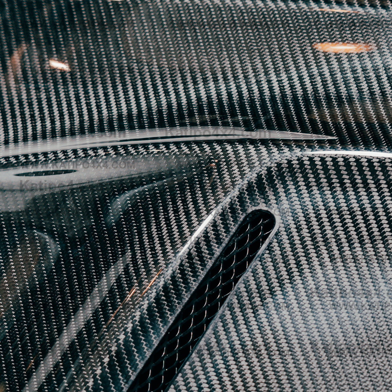 N80 TOYOTA HILUX  CARBON BONNET, TYPE - BATMASN BASIC (2015-2022)