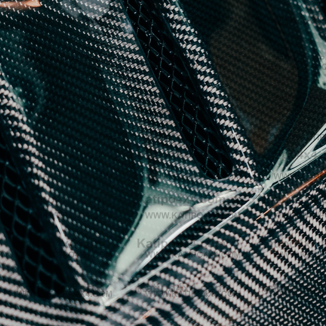 N80 TOYOTA HILUX  CARBON BONNET, TYPE  V-SHAPE (2015-2022)