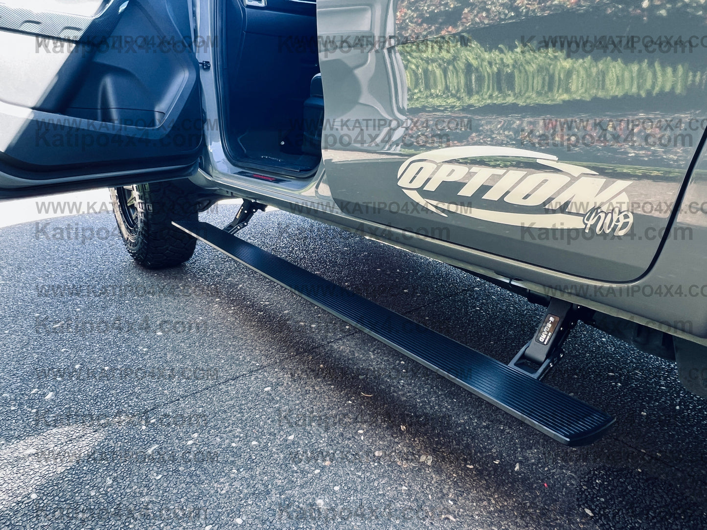 ELECTRIC POWER RETRACTABLE BOARD / FORD RANGER,  RAPTOR SIDE STEPS (2012-2025+) with LED Lights - Or NO LIGHTS