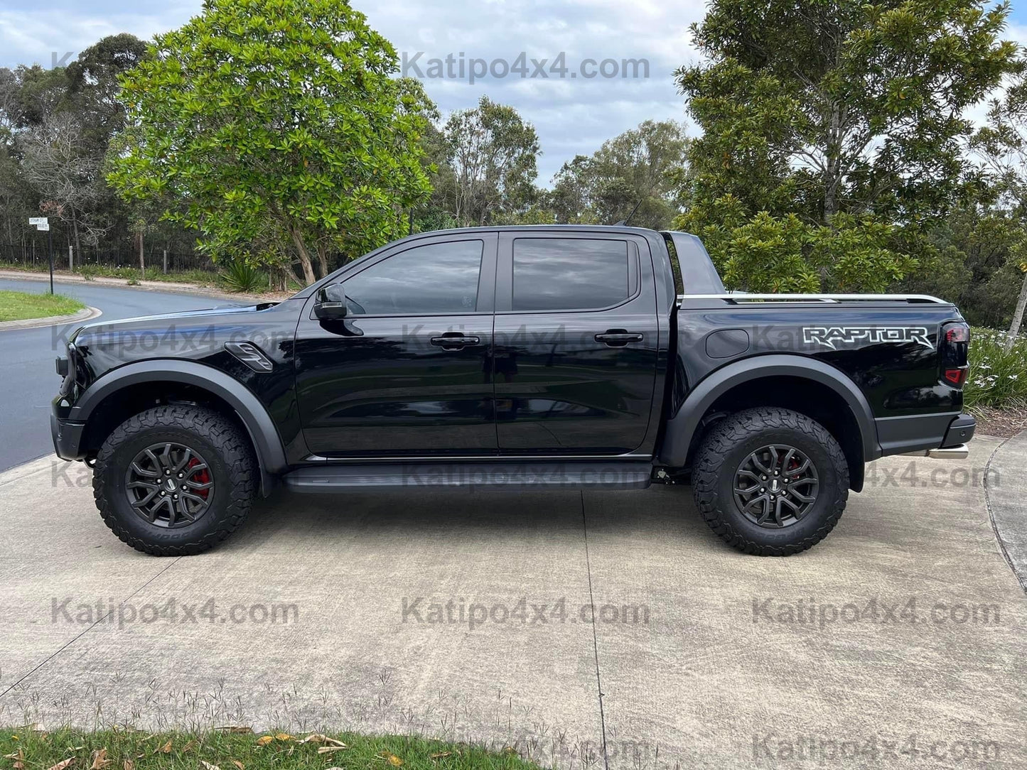 2022+ NEXT-GEN FORD RANGER & RAPTOR ELECTRIC ROLLER LID SPORTS BAR. ( FREE FITTING OR SHIPPING )