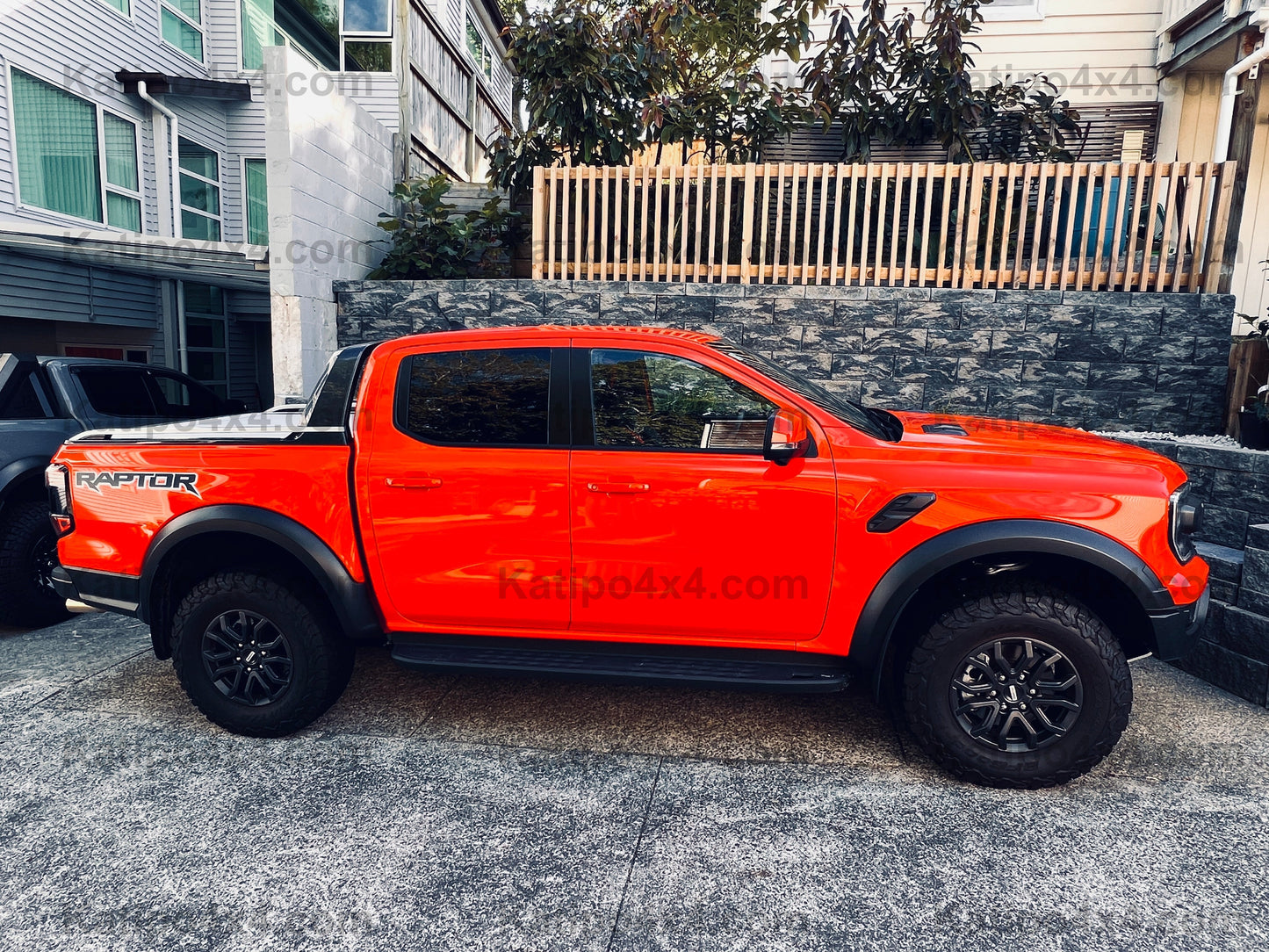 2022+ NEXT-GEN FORD RANGER & RAPTOR ELECTRIC ROLLER LID SPORTS BAR. ( FREE FITTING OR SHIPPING )