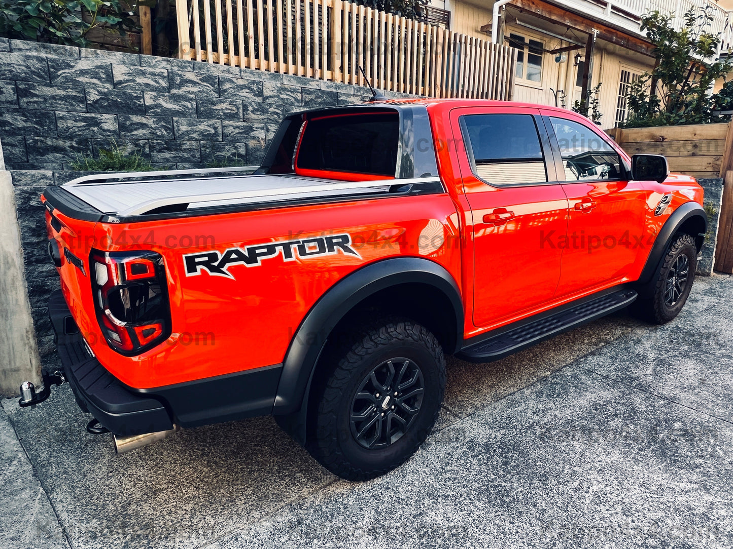 2022+ NEXT-GEN FORD RANGER & RAPTOR ELECTRIC ROLLER LID SPORTS BAR. ( FREE FITTING OR SHIPPING )