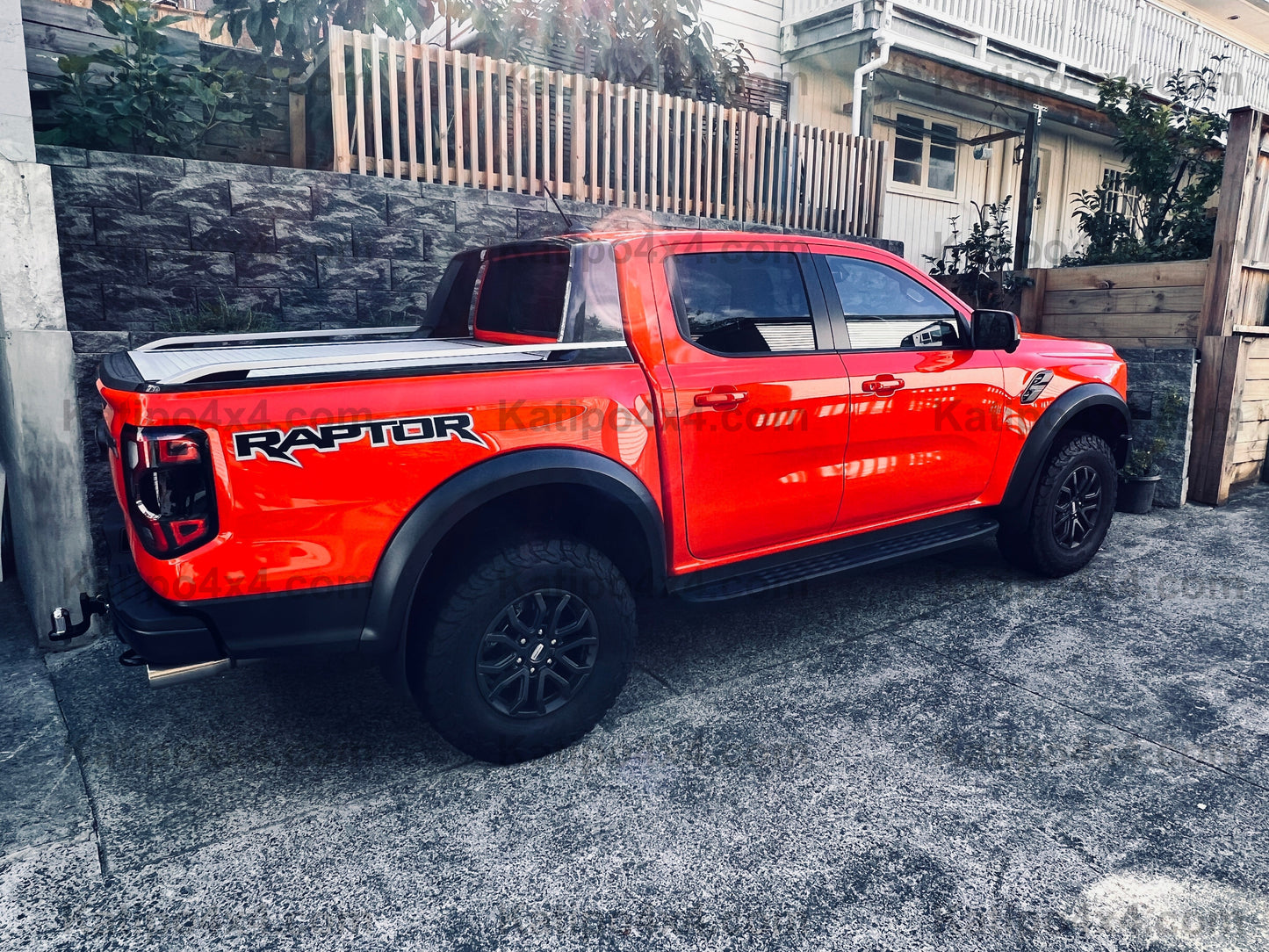 2022+ NEXT-GEN FORD RANGER & RAPTOR ELECTRIC ROLLER LID SPORTS BAR. ( FREE FITTING OR SHIPPING )