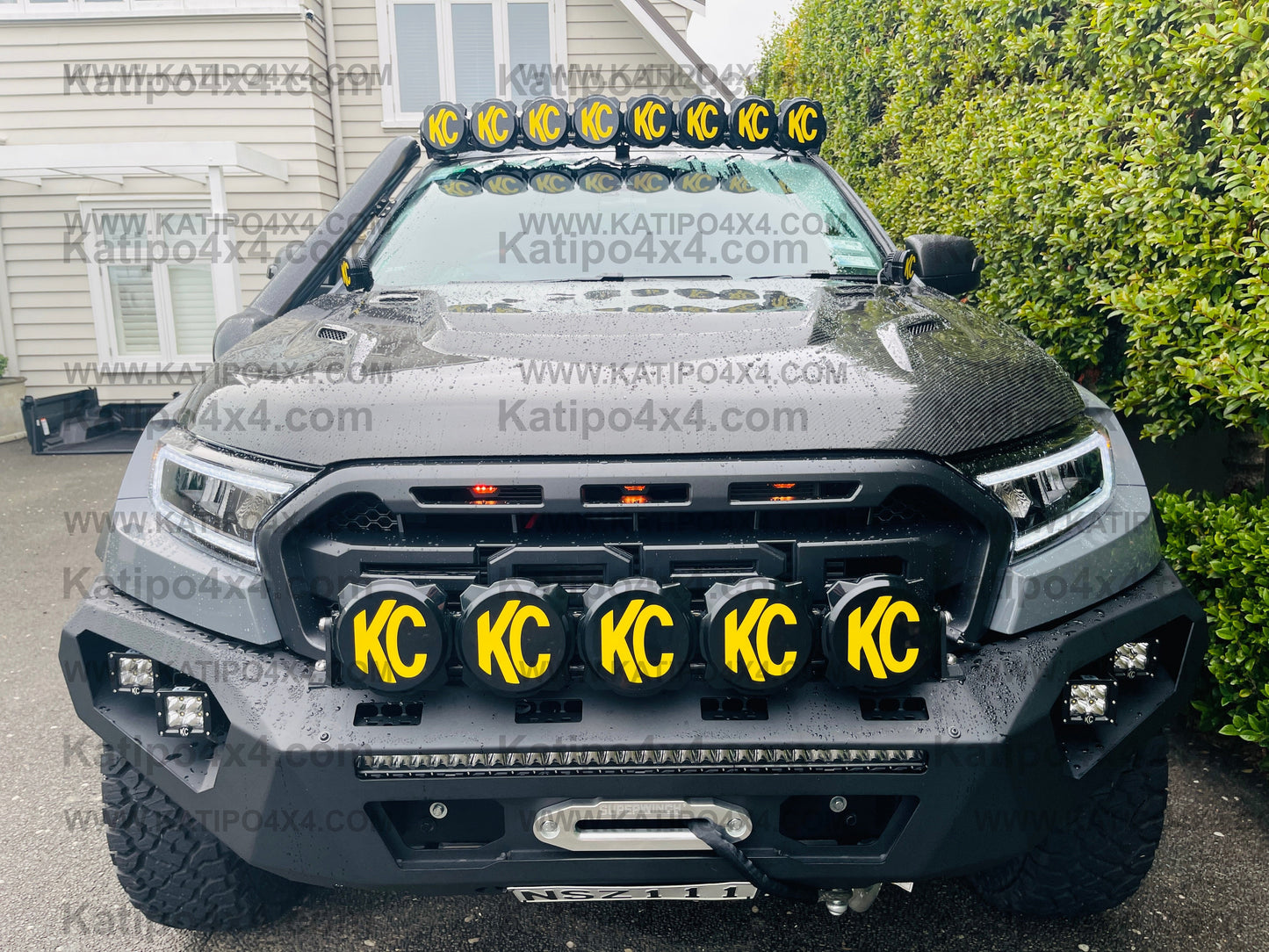 FORD RANGER RAPTOR GRILL - AMBER RUNNING LIGHTS ( F-150 STYLE ) ( FREE WORLDWIDE SHIPPING )