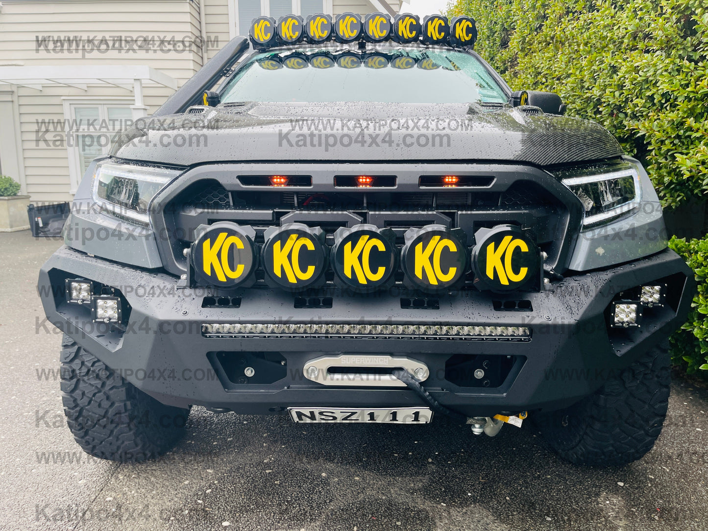 FORD RANGER RAPTOR GRILL - AMBER RUNNING LIGHTS ( F-150 STYLE ) ( FREE WORLDWIDE SHIPPING )
