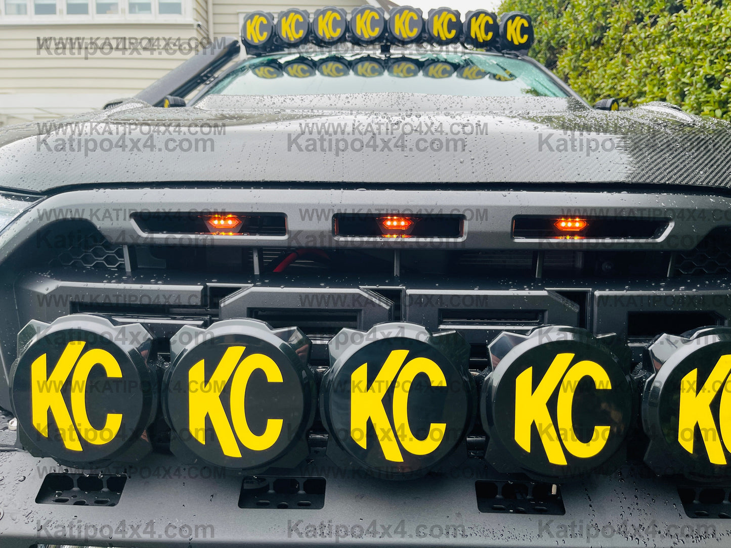 FORD RANGER RAPTOR GRILL - AMBER RUNNING LIGHTS ( F-150 STYLE ) ( FREE WORLDWIDE SHIPPING )